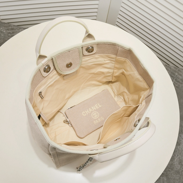 シャネルバッグ着用イメージ